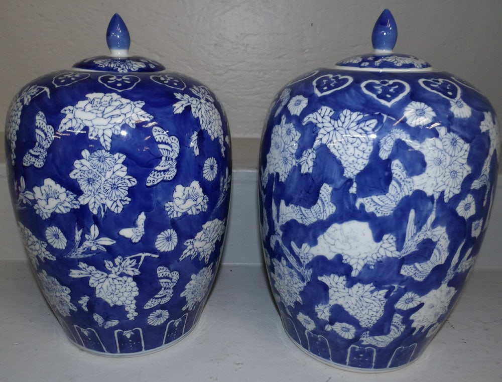 Pair of Oriental Blue & White Porcelain Covered Urns: Pair of Oriental Blue & White Porcelain Covered Urns. 14" H "ALL DESCRIPTIONS AND ANY CONDITION STATEMENT GIVEN BY LANGSTON AUCTION GALLERY ARE STRICTLY OPINIONS AND LANGSTON'S SHALL HAVE NO RESPONSIB