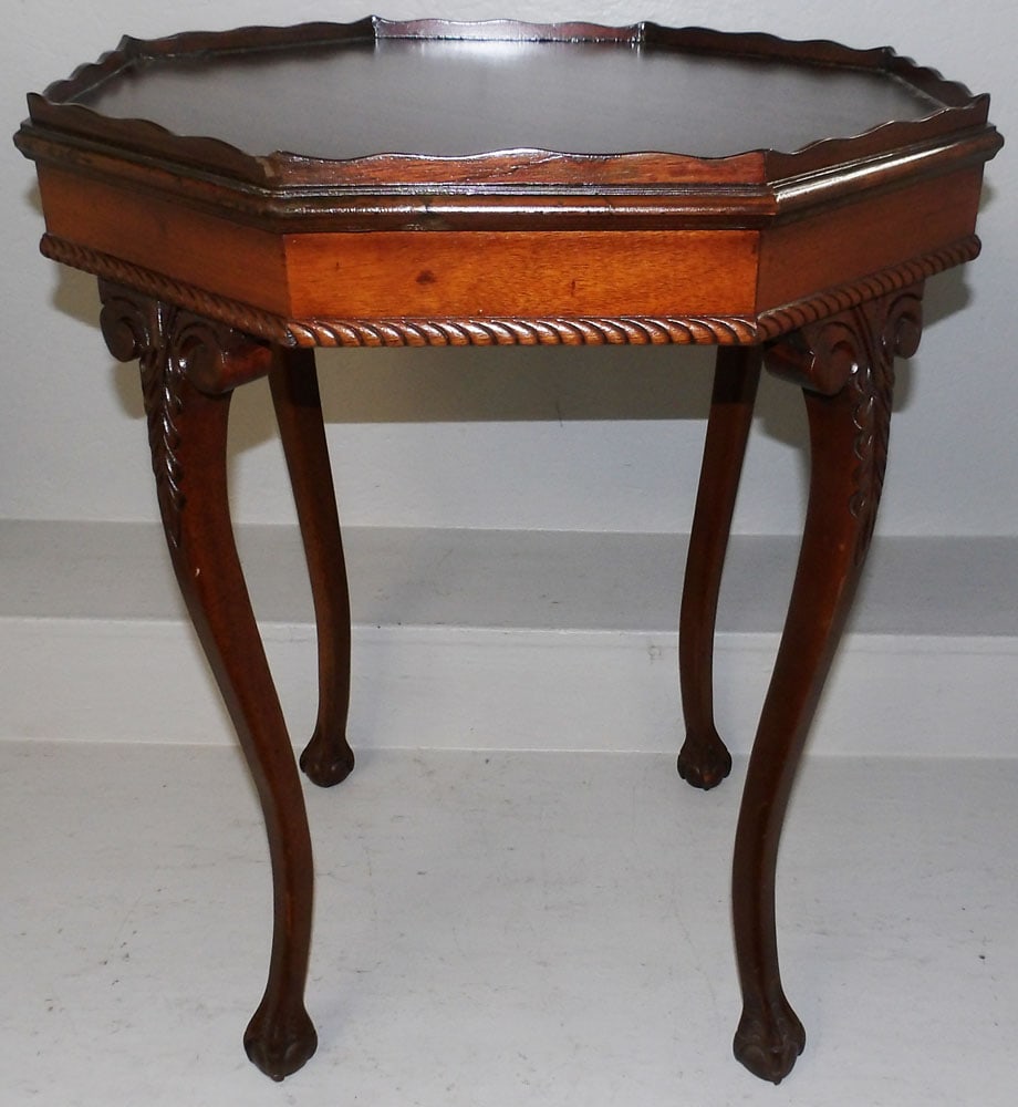 Carved Octagon Shaped Mahogany Gallery Top Lamp Table (1 of 5)