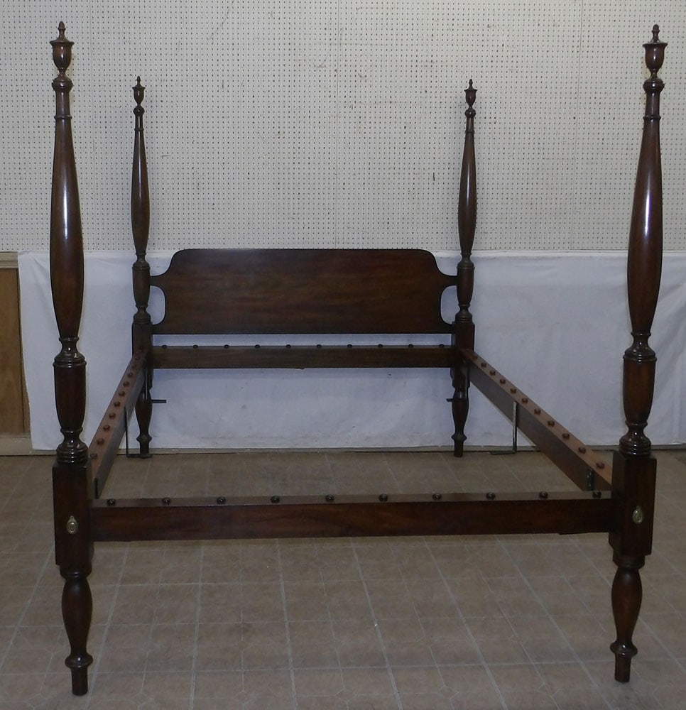 Mahogany Queen Size Bed by Henkel Harris with Rails (1 of 9)