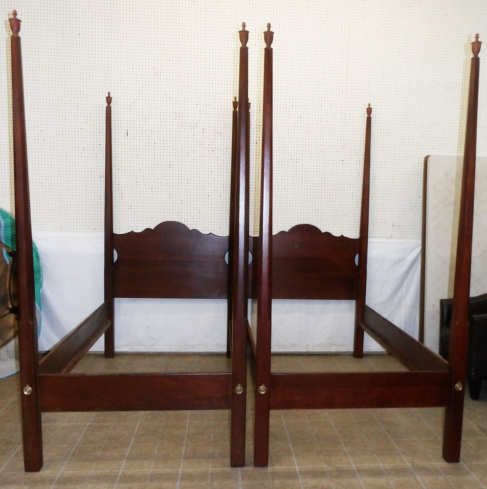Pair of Cherry Pencil Post Twin Beds with Rails BY Habersham Plantation (1 of 6)