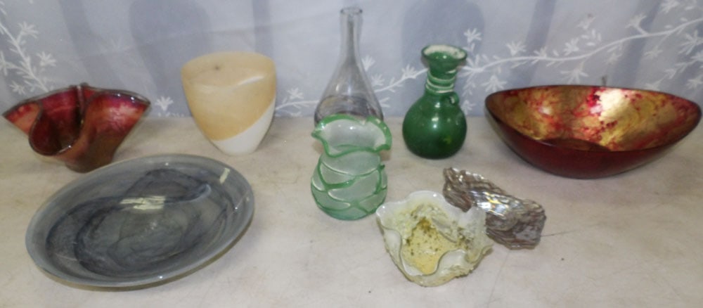 lot of art glass items and alabaster vase: lot of art glass items and alabaster vase. "ALL DESCRIPTIONS AND ANY CONDITION STATEMENT GIVEN BY LANGSTON AUCTION GALLERY ARE STRICTLY OPINIONS AND LANGSTON'S SHALL HAVE NO RESPONSIBILITY FOR ERRORS 