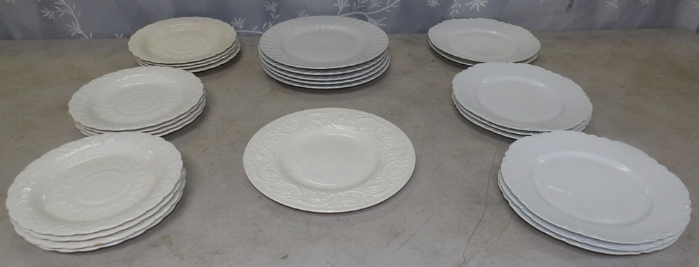 lot of porcelain plates: lot of porcelain plates. "ALL DESCRIPTIONS AND ANY CONDITION STATEMENT GIVEN BY LANGSTON AUCTION GALLERY ARE STRICTLY OPINIONS AND LANGSTON'S SHALL HAVE NO RESPONSIBILITY FOR ERRORS OR OMISSIONS. THE