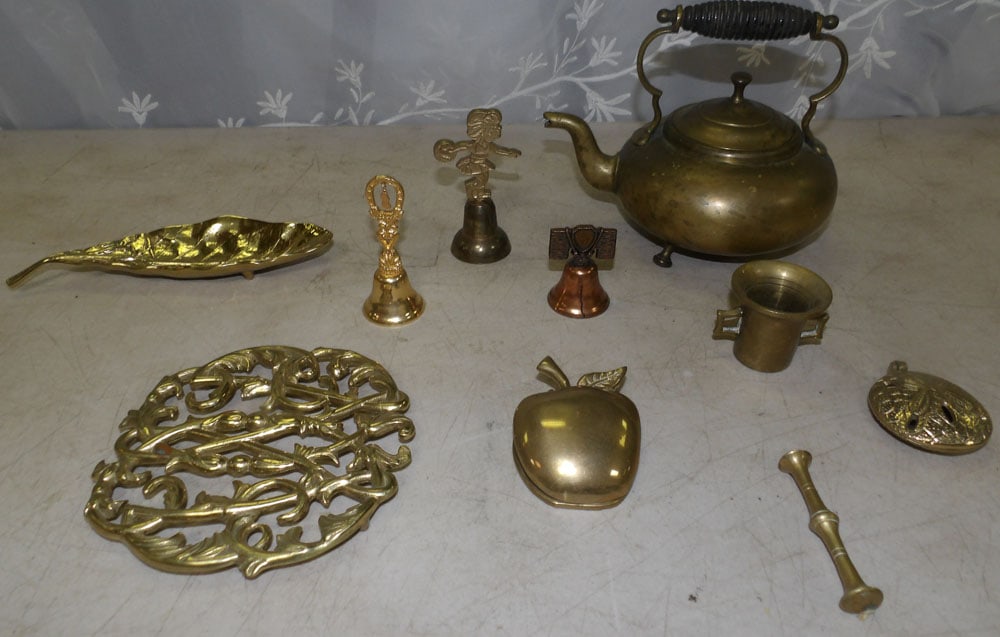 lot of brass items: lot of brass items. "ALL DESCRIPTIONS AND ANY CONDITION STATEMENT GIVEN BY LANGSTON AUCTION GALLERY ARE STRICTLY OPINIONS AND LANGSTON'S SHALL HAVE NO RESPONSIBILITY FOR ERRORS OR OMISSIONS. THE ABSEN