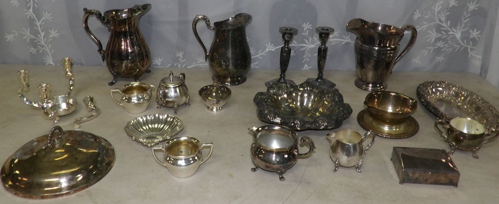 lot of silverplated items: lot of silverplated items. "ALL DESCRIPTIONS AND ANY CONDITION STATEMENT GIVEN BY LANGSTON AUCTION GALLERY ARE STRICTLY OPINIONS AND LANGSTON'S SHALL HAVE NO RESPONSIBILITY FOR ERRORS OR OMISSIONS. TH