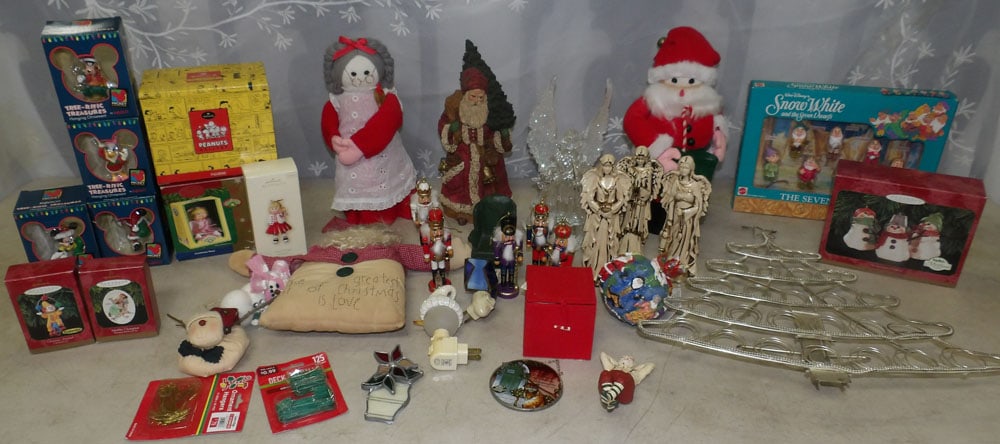 lot of Christmas decorations: lot of Christmas decorations. "ALL DESCRIPTIONS AND ANY CONDITION STATEMENT GIVEN BY LANGSTON AUCTION GALLERY ARE STRICTLY OPINIONS AND LANGSTON'S SHALL HAVE NO RESPONSIBILITY FOR ERRORS OR OMISSIONS.
