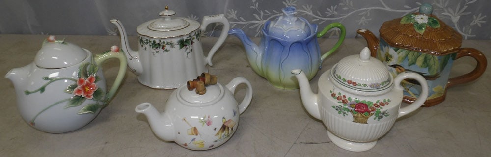 lot of porcelain teapots: lot of porcelain teapots. "ALL DESCRIPTIONS AND ANY CONDITION STATEMENT GIVEN BY LANGSTON AUCTION GALLERY ARE STRICTLY OPINIONS AND LANGSTON'S SHALL HAVE NO RESPONSIBILITY FOR ERRORS OR OMISSIONS. THE