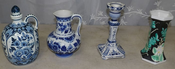 lot of painted porcelain delft items
