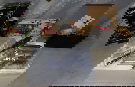 lot of kitchen items