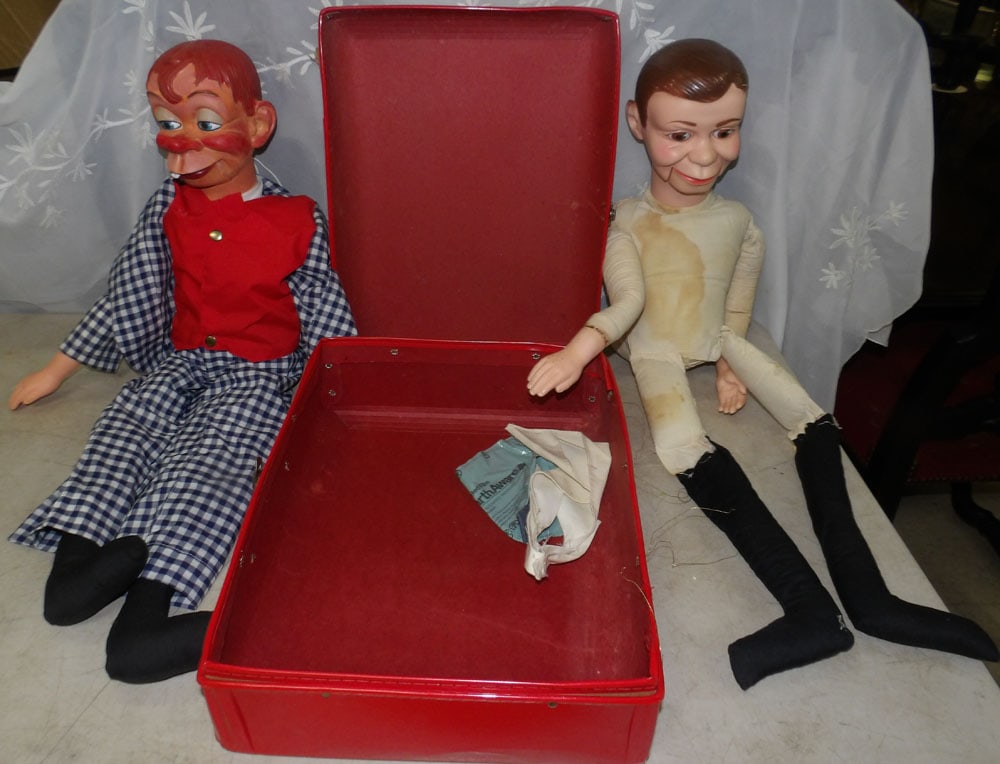 lot of ventriloquists dolls in original case: lot of ventriloquists dolls in original case. "ALL DESCRIPTIONS AND ANY CONDITION STATEMENT GIVEN BY LANGSTON AUCTION GALLERY ARE STRICTLY OPINIONS AND LANGSTON'S SHALL HAVE NO RESPONSIBILITY FOR ERRO