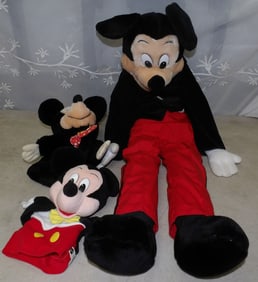 lot of ventriloquist dolls