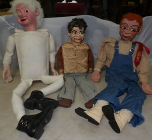 lot of ventriloquist dolls
