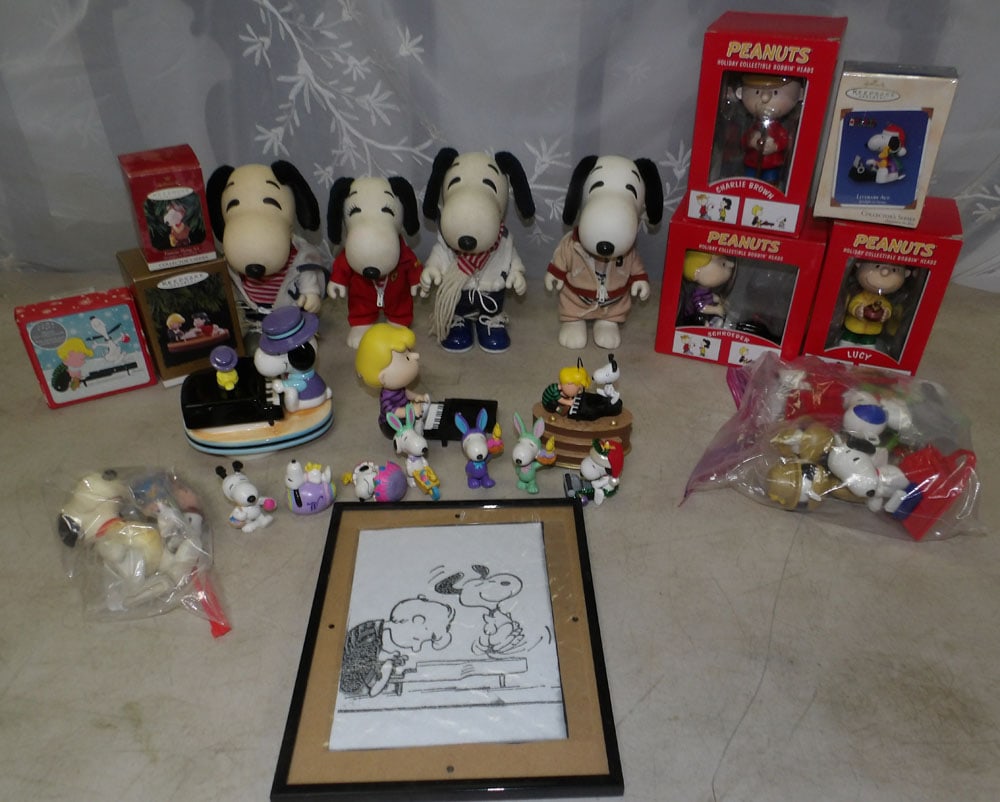 lot of snoopy ornaments and vintage toys: lot of snoopy ornaments and vintage toys. "ALL DESCRIPTIONS AND ANY CONDITION STATEMENT GIVEN BY LANGSTON AUCTION GALLERY ARE STRICTLY OPINIONS AND LANGSTON'S SHALL HAVE NO RESPONSIBILITY FOR ERRORS O