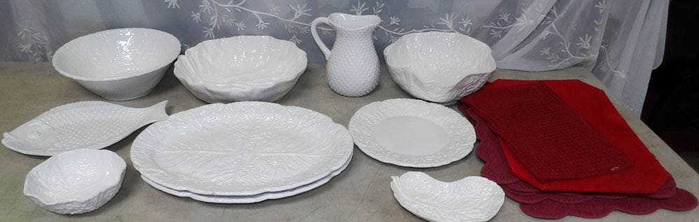lot of porcelain items and place mats: lot of porcelain items and place mats. "ALL DESCRIPTIONS AND ANY CONDITION STATEMENT GIVEN BY LANGSTON AUCTION GALLERY ARE STRICTLY OPINIONS AND LANGSTON'S SHALL HAVE NO RESPONSIBILITY FOR ERRORS OR O