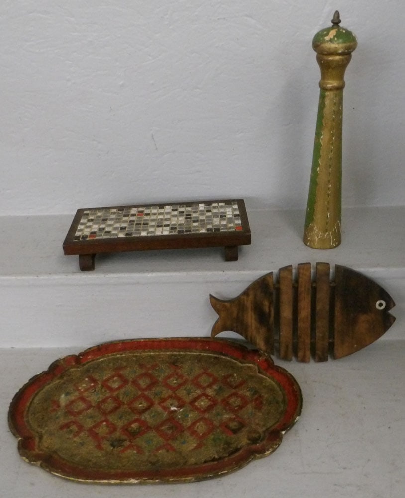 lot of wood decorative items (1 of 3)