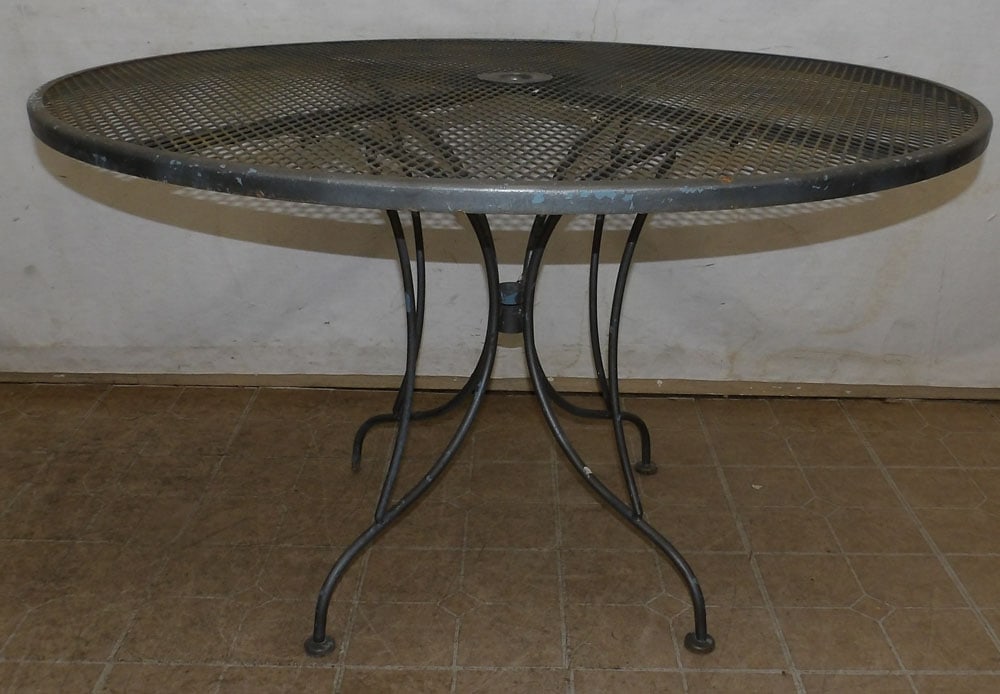 painted round wrought iron outdoor table (1 of 3)