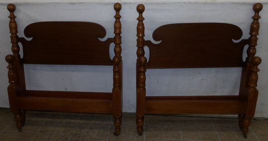 Pair of Maple Cannonball Twin Beds with No Rails