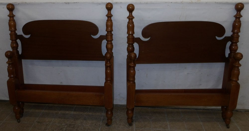 Pair of Maple Cannonball Twin Beds with No Rails (1 of 2)