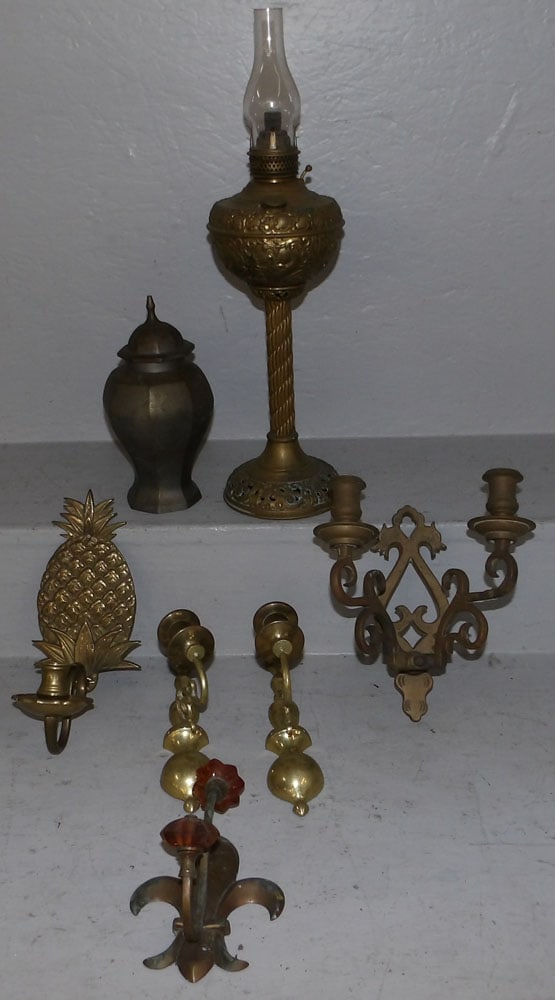 Lot of Brass Items: Lot of Brass Items . "ALL DESCRIPTIONS AND ANY CONDITION STATEMENT GIVEN BY LANGSTON AUCTION GALLERY ARE STRICTLY OPINIONS AND LANGSTON'S SHALL HAVE NO RESPONSIBILITY FOR ERRORS OR OMISSIONS. THE ABSE