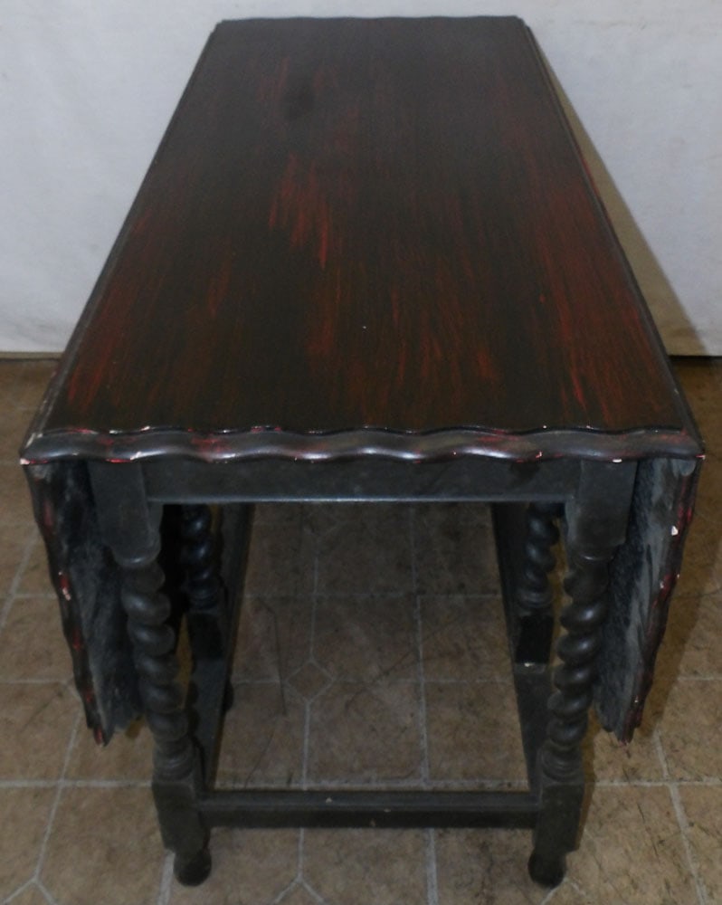 painted gate leg drop leaf table: painted gate leg drop leaf table . 41 1/2" W 20" D 28 3/4" H "ALL DESCRIPTIONS AND ANY CONDITION STATEMENT GIVEN BY LANGSTON AUCTION GALLERY ARE STRICTLY OPINIONS AND LANGSTON'S SHALL HAVE NO RESPONSI