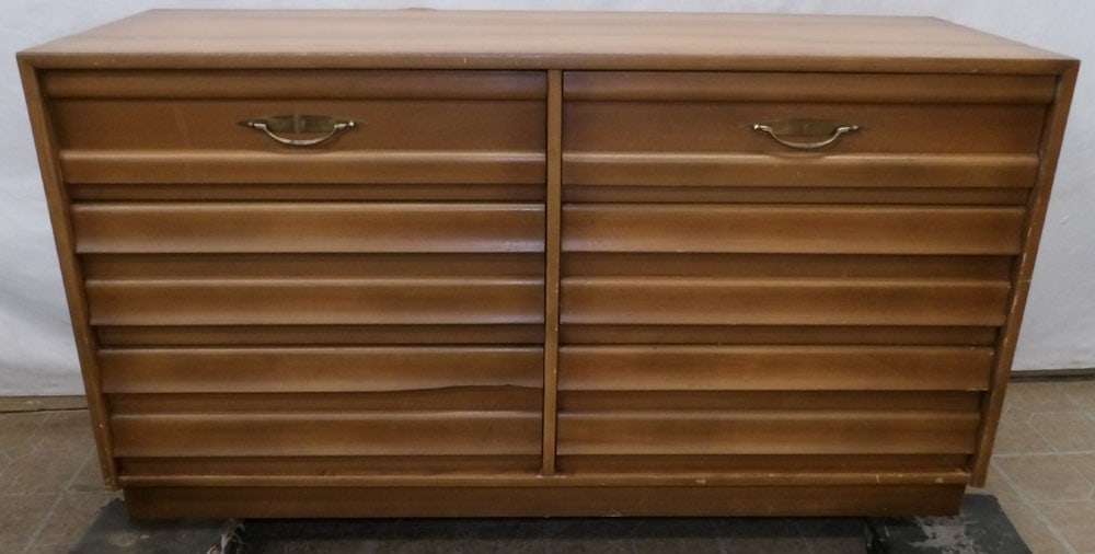 Mid Century Modern Credenza by American of Martinsville: Mid Century Modern Credenza by American of Martinsville . 54 1/4" W 18 1/2" D 30 1/4" H "ALL DESCRIPTIONS AND ANY CONDITION STATEMENT GIVEN BY LANGSTON AUCTION GALLERY ARE STRICTLY OPINIONS AND LANGST