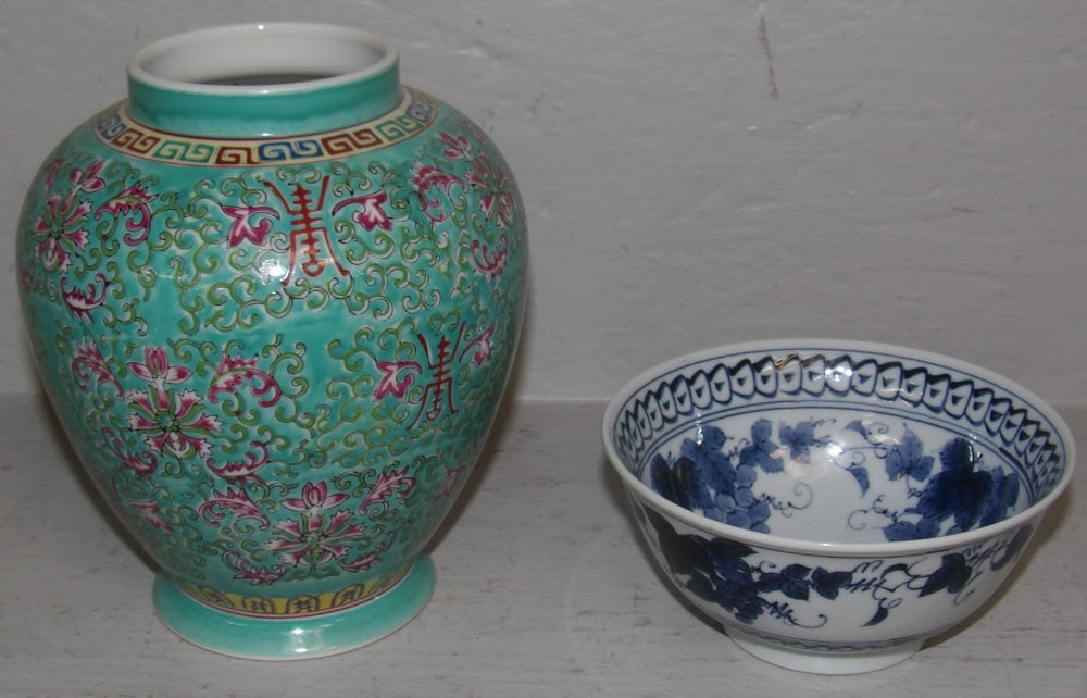 Chinese Turquoise Porcelain Paint Decorated Vase & Oriental Blue & White Pedestal Bowl (1 of 4)
