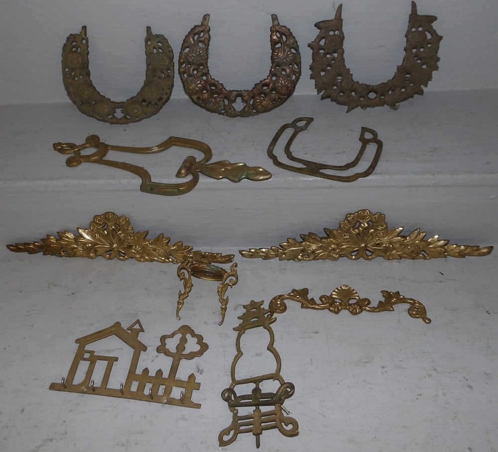 Lot of Brass Items: Lot of Brass Items. "ALL DESCRIPTIONS AND ANY CONDITION STATEMENT GIVEN BY LANGSTON AUCTION GALLERY ARE STRICTLY OPINIONS AND LANGSTON'S SHALL HAVE NO RESPONSIBILITY FOR ERRORS OR OMISSIONS. THE ABSEN