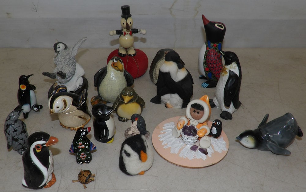 Lot of Penguin Figurines: Lot of Penguin Figurines. "ALL DESCRIPTIONS AND ANY CONDITION STATEMENT GIVEN BY LANGSTON AUCTION GALLERY ARE STRICTLY OPINIONS AND LANGSTON'S SHALL HAVE NO RESPONSIBILITY FOR ERRORS OR OMISSIONS. THE