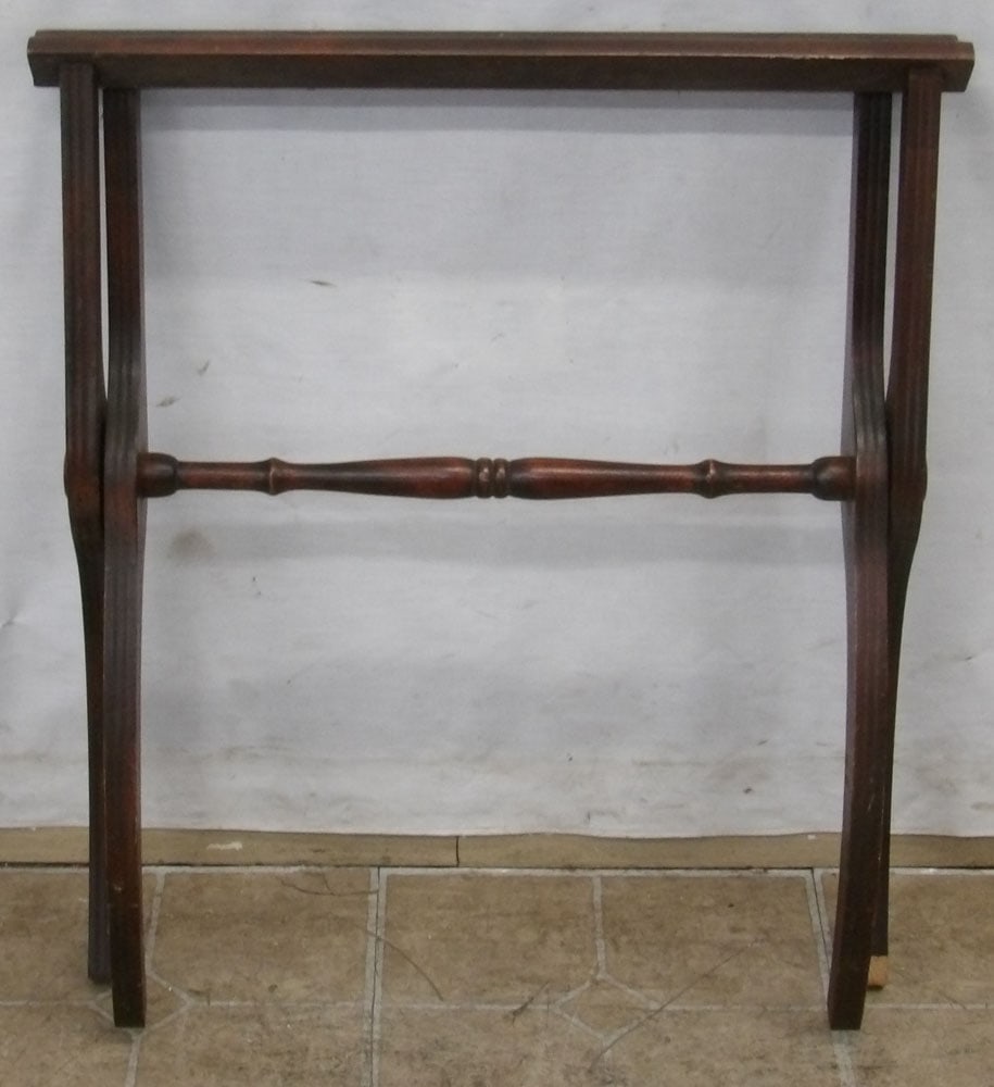 Mahogany Luggage Rack: Mahogany Luggage Rack. 22 1/4" x 25" "ALL DESCRIPTIONS AND ANY CONDITION STATEMENT GIVEN BY LANGSTON AUCTION GALLERY ARE STRICTLY OPINIONS AND LANGSTON'S SHALL HAVE NO RESPONSIBILITY FOR ERRORS OR OMI