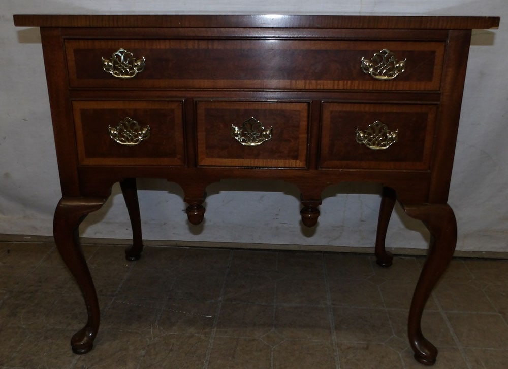 mahogany & satin wood banded top with eagle inlay Queen Anne lowboy by American Master Collection: mahogany & satin wood banded top with eagle inlay Queen Anne lowboy by American Master Collection Hickory Chair . 35 1/4" W 19 1/4" D 30 1/4" H "ALL DESCRIPTIONS AND ANY CONDITION STATEMENT GIVEN BY L
