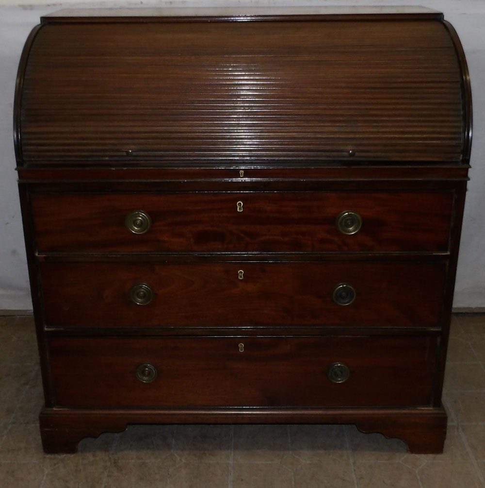 19th century mahogany English cylinder roll desk: 19th century mahogany English cylinder roll desk. 39 1/2" W 22 1/2" D 41 1/4" H "ALL DESCRIPTIONS AND ANY CONDITION STATEMENT GIVEN BY LANGSTON AUCTION GALLERY ARE STRICTLY OPINIONS AND LANGSTON'S SHA