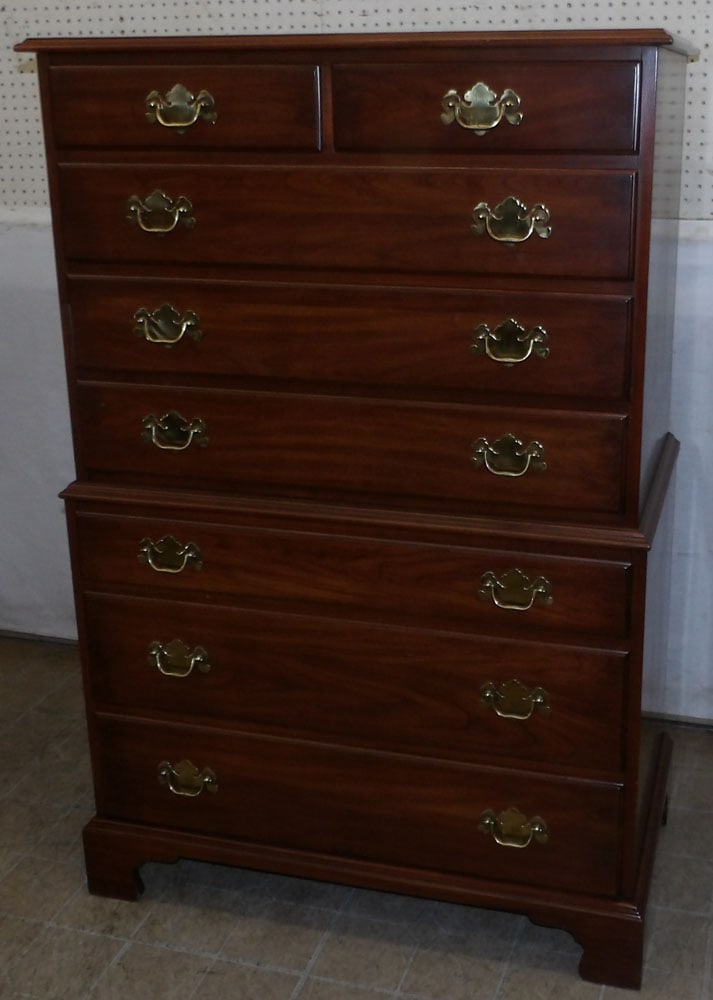 Henkel Harris cherry 2 over 6 drawer chest (1 of 6)