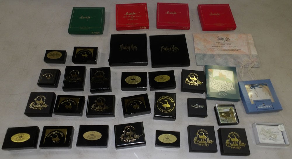 lot of porcelain p. Buckley moss ornaments and Lenox: lot of porcelain p. Buckley moss ornaments and Lenox . ALL DESCRIPTIONS AND ANY CONDITION STATEMENT GIVEN BY LANGSTON AUCTION GALLERY ARE STRICTLY OPINIONS AND LANGSTON'S SHALL HAVE NO RESPONSIBILITY 