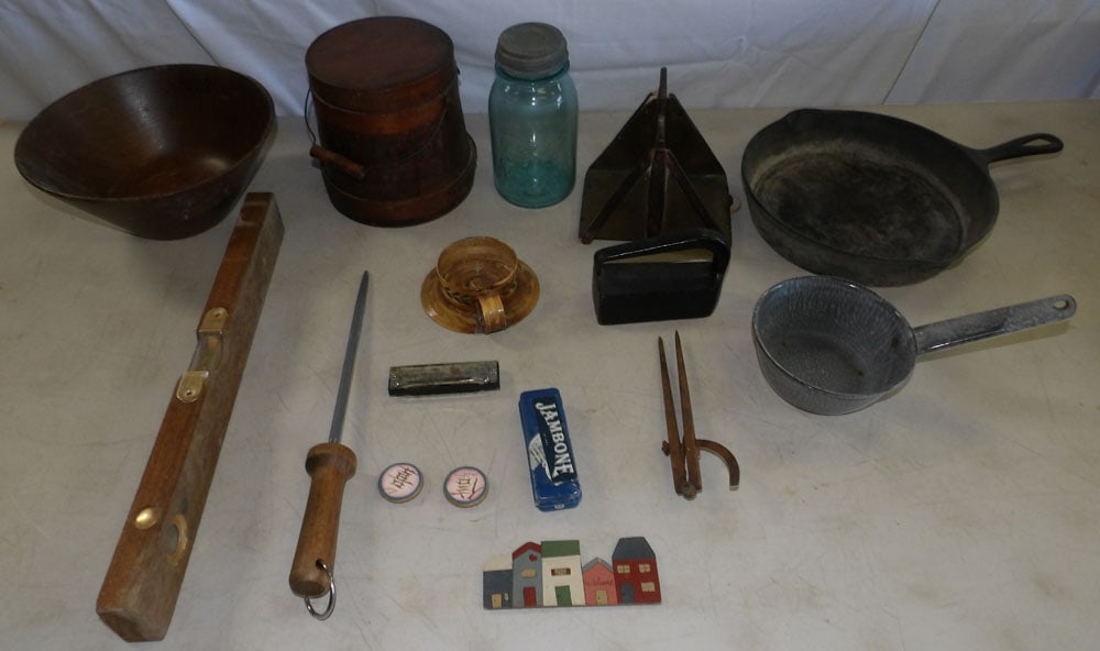lot of cast iron, brass, glass and wood country items (1 of 6)