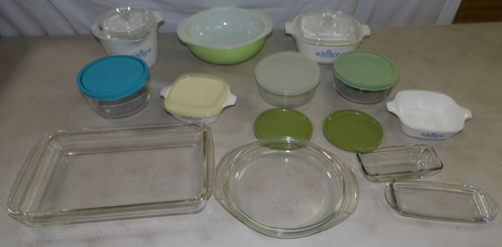 lot of vintage casseroles including corning ware and Pyrex (1 of 5)