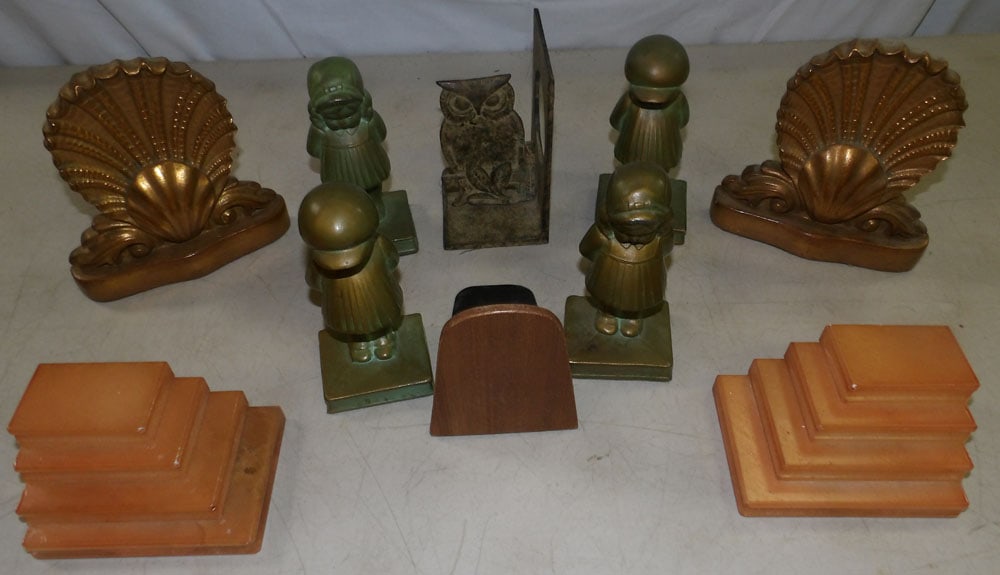 lot of painted resin and ceramic book ends (1 of 6)