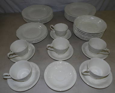 lot of Staffordshire English China: lot of Staffordshire English China. ALL DESCRIPTIONS AND ANY CONDITION STATEMENT GIVEN BY LANGSTON AUCTION GALLERY ARE STRICTLY OPINIONS AND LANGSTON'S SHALL HAVE NO RESPONSIBILITY FOR ERRORS OR OMISS