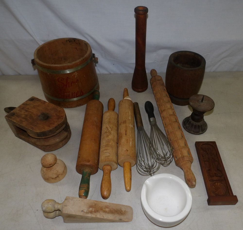 lot of wooden country items (1 of 4)