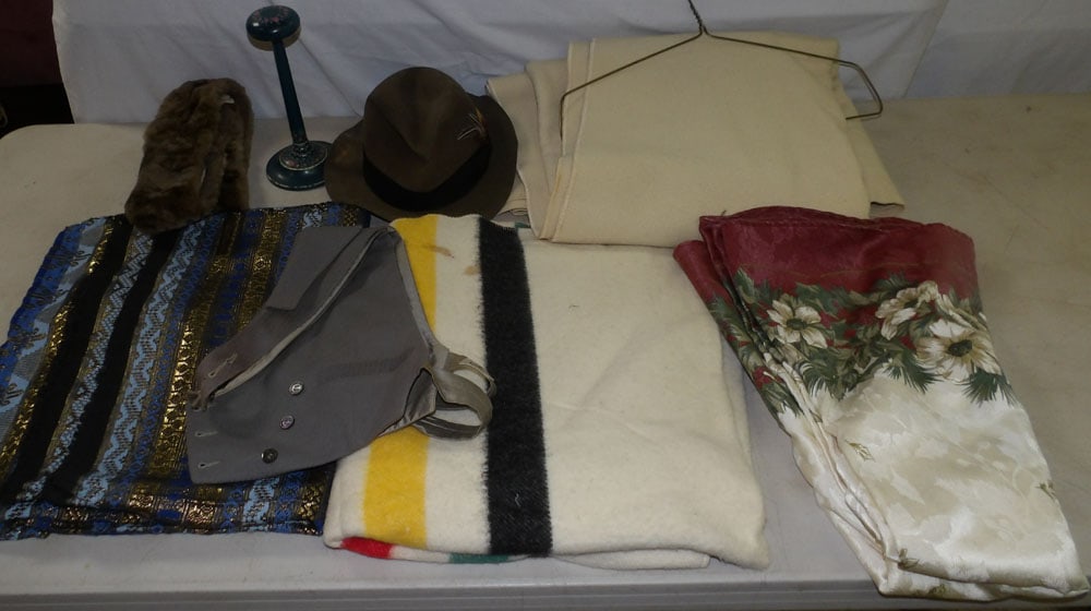 lot of coverlet hat and stands: lot of coverlet hat and stands. ALL DESCRIPTIONS AND ANY CONDITION STATEMENT GIVEN BY LANGSTON AUCTION GALLERY ARE STRICTLY OPINIONS AND LANGSTON'S SHALL HAVE NO RESPONSIBILITY FOR ERRORS OR OMISSIONS