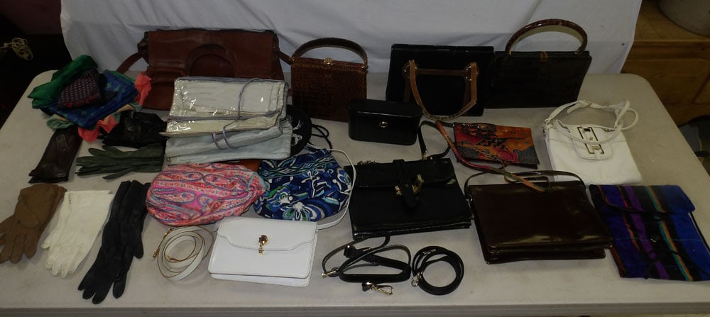 lot of vintage ladies purses (1 of 3)