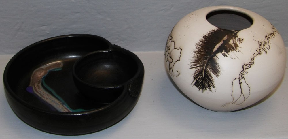 Native American Artist Signed Feather & Horsehair Motif Pottery Bowl & Studio Art Pottery Bowl (1 of 6)