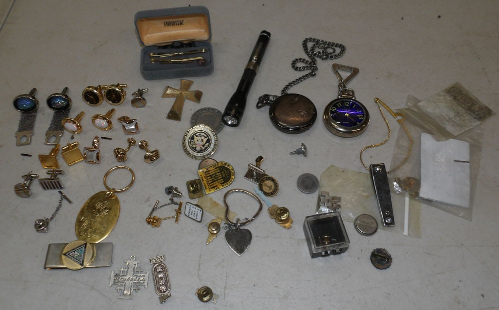 Lot of Costume Jewelry, Cuff Links, & Pins (1 of 5)