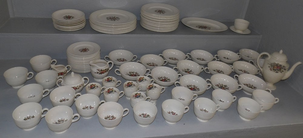 94 Pieces of Conway Wedgwood English China: 94 Pieces of Conway Wedgwood English China. ALL DESCRIPTIONS AND ANY CONDITION STATEMENT GIVEN BY LANGSTON AUCTION GALLERY ARE STRICTLY OPINIONS AND LANGSTON'S SHALL HAVE NO RESPONSIBILITY FOR ERRORS