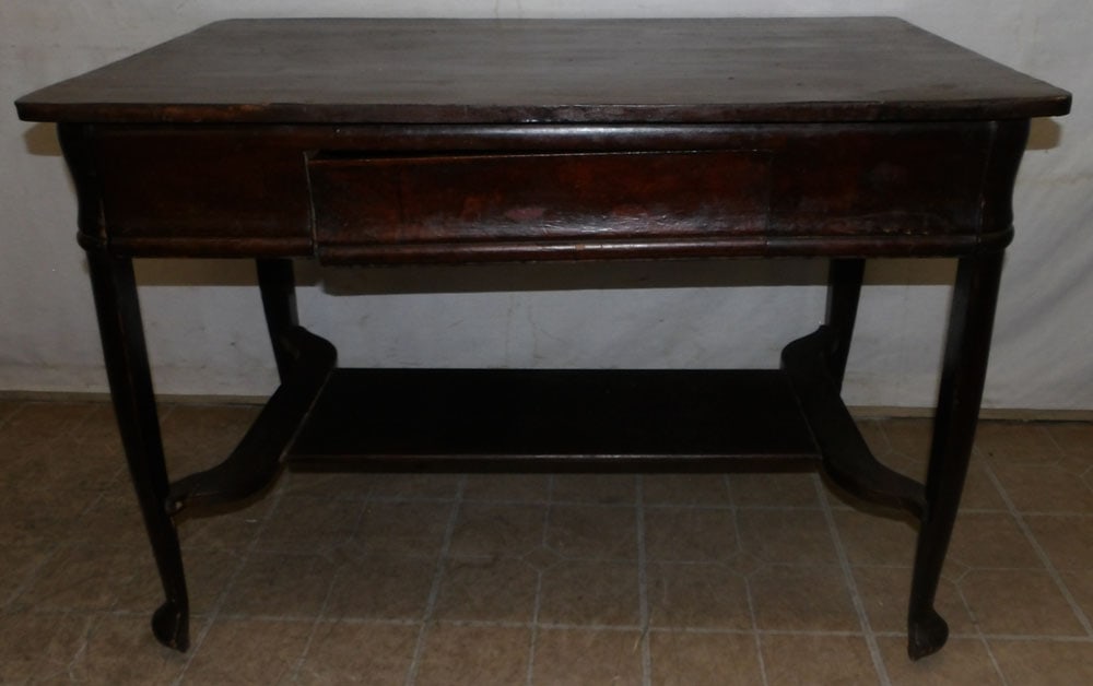 Antique Mahogany Desk: Antique Mahogany Desk . 42" W 26" D 29 1/2" H ALL DESCRIPTIONS AND ANY CONDITION STATEMENT GIVEN BY LANGSTON AUCTION GALLERY ARE STRICTLY OPINIONS AND LANGSTON'S SHALL HAVE NO RESPONSIBILITY FOR ERROR
