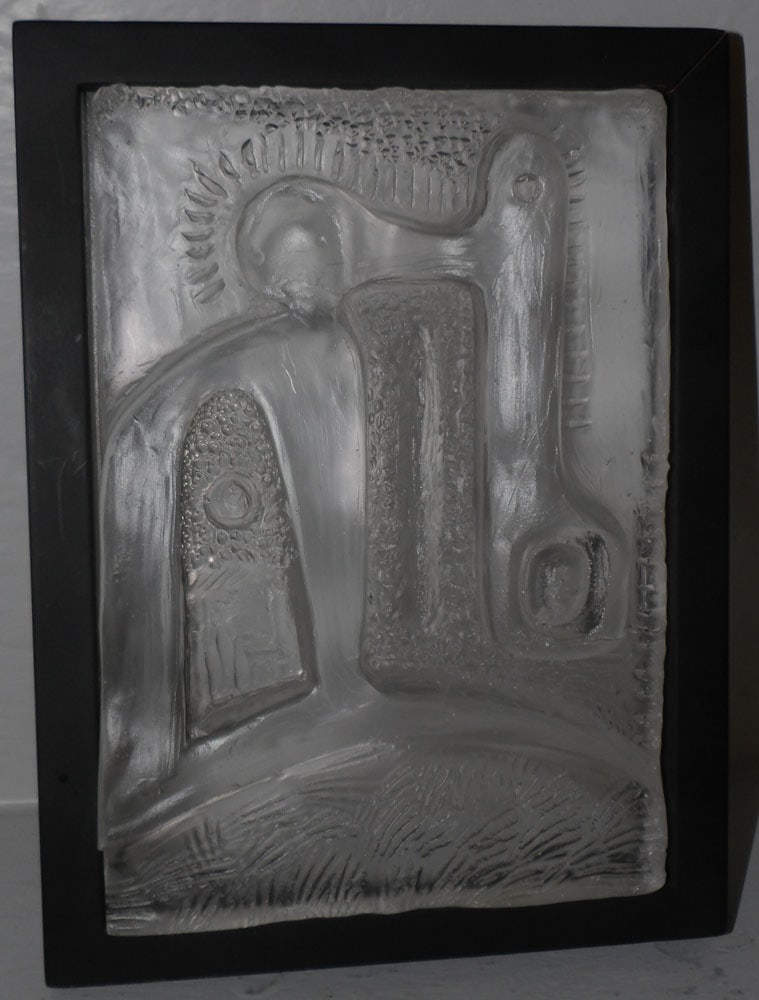 Mid Century Style Glass Mold Form Plaque: Mid Century Style Glass Mold Form Plaque . 10" x 7 1/2" ALL DESCRIPTIONS AND ANY CONDITION STATEMENT GIVEN BY LANGSTON AUCTION GALLERY ARE STRICTLY OPINIONS AND LANGSTON'S SHALL HAVE NO RESPONSIBILITY