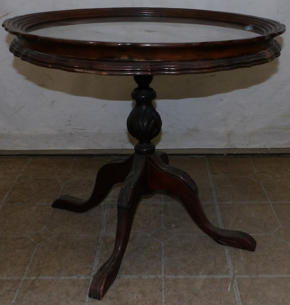 Mahogany Tray Top Tea Table: Mahogany Tray Top Tea Table . 22" Dia. 20 1/4" H ALL DESCRIPTIONS AND ANY CONDITION STATEMENT GIVEN BY LANGSTON AUCTION GALLERY ARE STRICTLY OPINIONS AND LANGSTON'S SHALL HAVE NO RESPONSIBILITY FOR ER