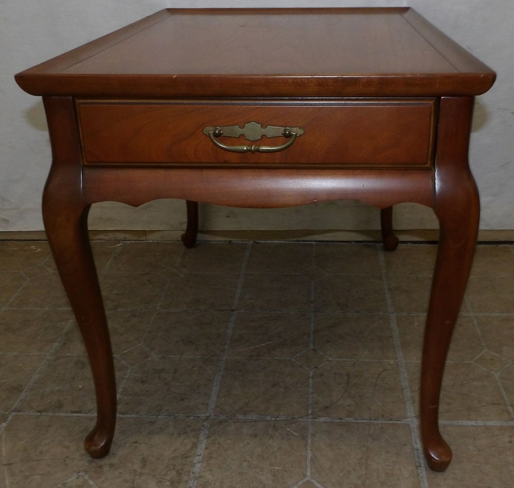 Cherry Queen Anne Style End Table (1 of 5)