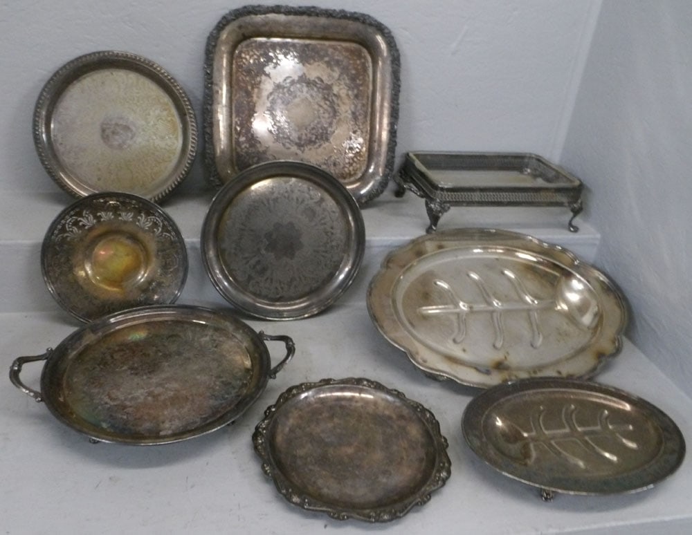 Lot of Silver Plated Trays & Casseroles: Lot of Silver Plated Trays & Casseroles . ALL DESCRIPTIONS AND ANY CONDITION STATEMENT GIVEN BY LANGSTON AUCTION GALLERY ARE STRICTLY OPINIONS AND LANGSTON'S SHALL HAVE NO RESPONSIBILITY FOR ERRORS OR