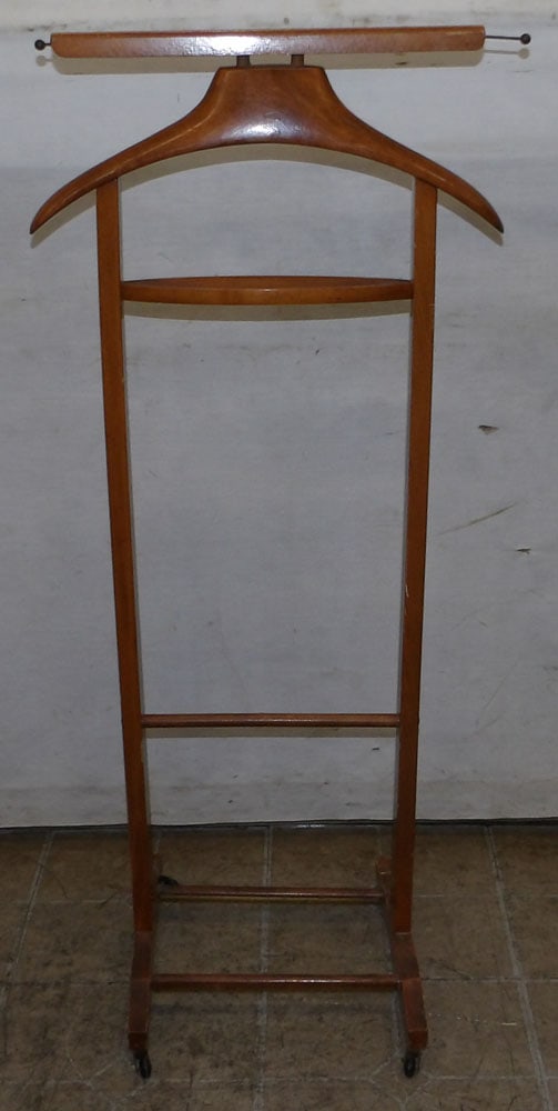 Maple Men's Valet: Maple Men's Valet. 41 1/4" H ALL DESCRIPTIONS AND ANY CONDITION STATEMENT GIVEN BY LANGSTON AUCTION GALLERY ARE STRICTLY OPINIONS AND LANGSTON'S SHALL HAVE NO RESPONSIBILITY FOR ERRORS OR OMISSIONS. T