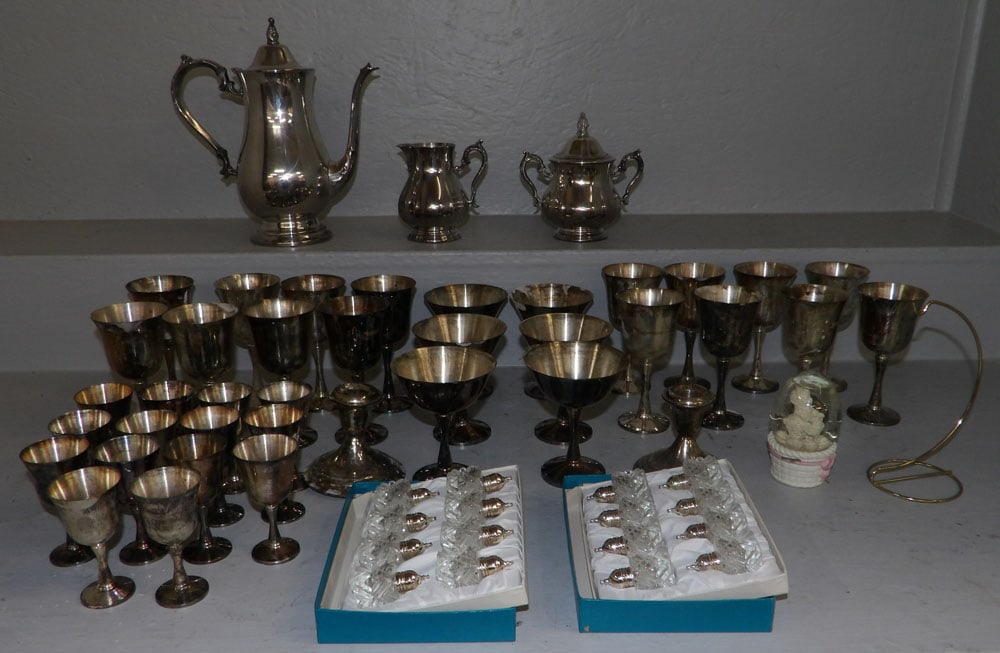 Lot of Silver Plated Items: Lot of Silver Plated Items. ALL DESCRIPTIONS AND ANY CONDITION STATEMENT GIVEN BY LANGSTON AUCTION GALLERY ARE STRICTLY OPINIONS AND LANGSTON'S SHALL HAVE NO RESPONSIBILITY FOR ERRORS OR OMISSIONS. TH