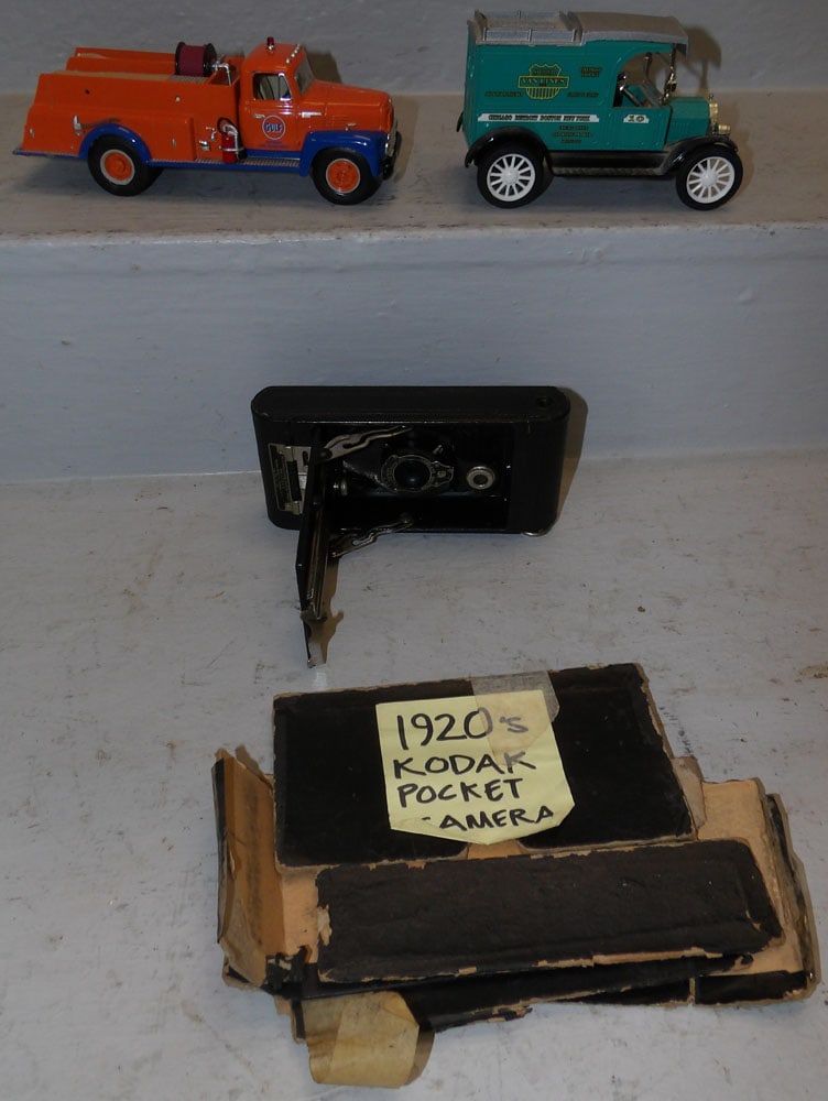 Lot of Vintage Metal Cars & Camera: Lot of Vintage Metal Cars & Camera . ALL DESCRIPTIONS AND ANY CONDITION STATEMENT GIVEN BY LANGSTON AUCTION GALLERY ARE STRICTLY OPINIONS AND LANGSTON'S SHALL HAVE NO RESPONSIBILITY FOR ERRORS OR OMIS